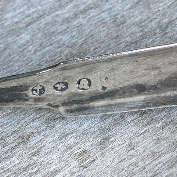 Vintage | English Sugar Tongs with Shell Design - Picture 8 of 13